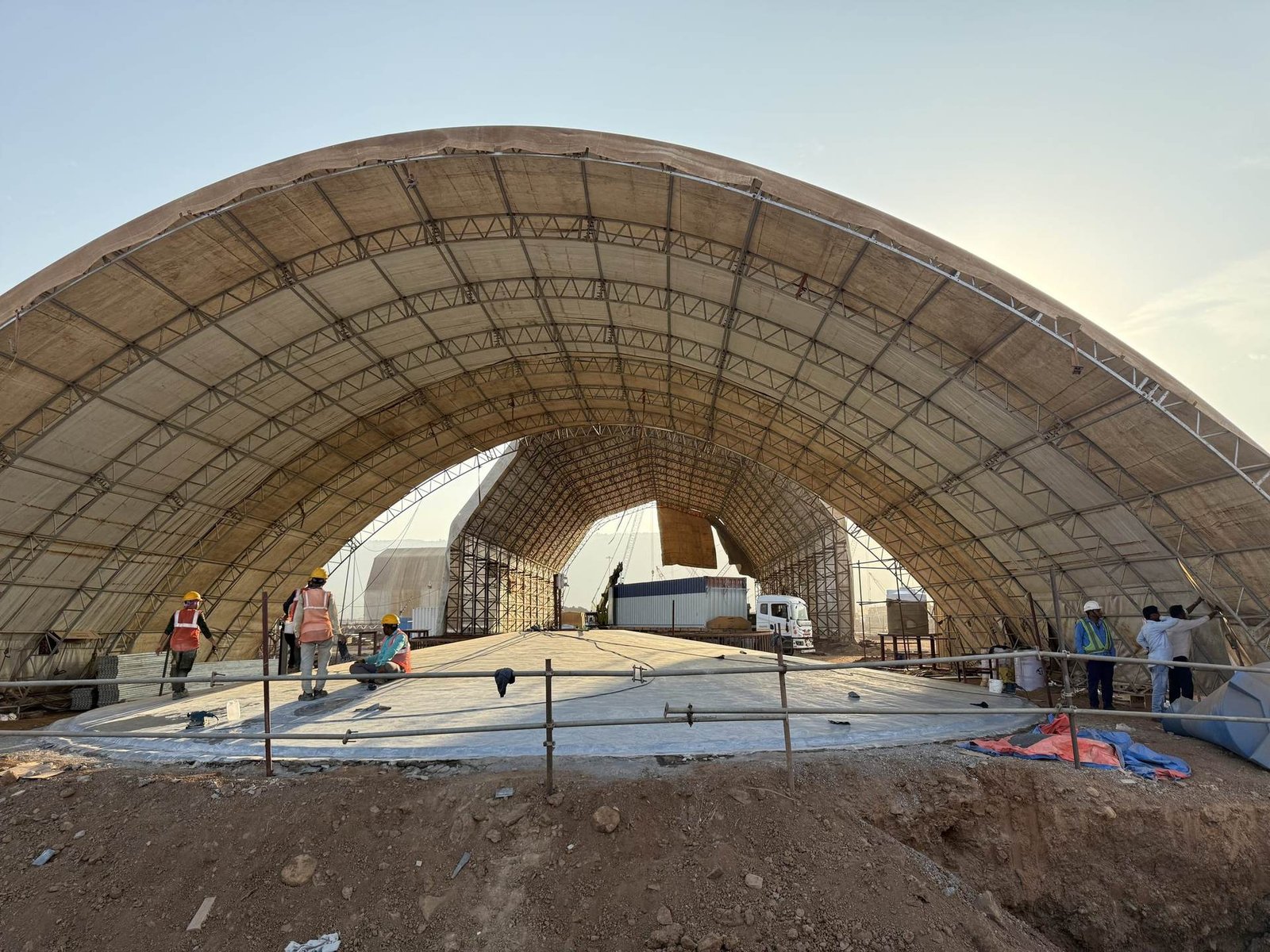 Clear-span structure set up for a large event