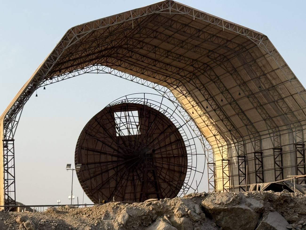 German hanger lattice frame under erection